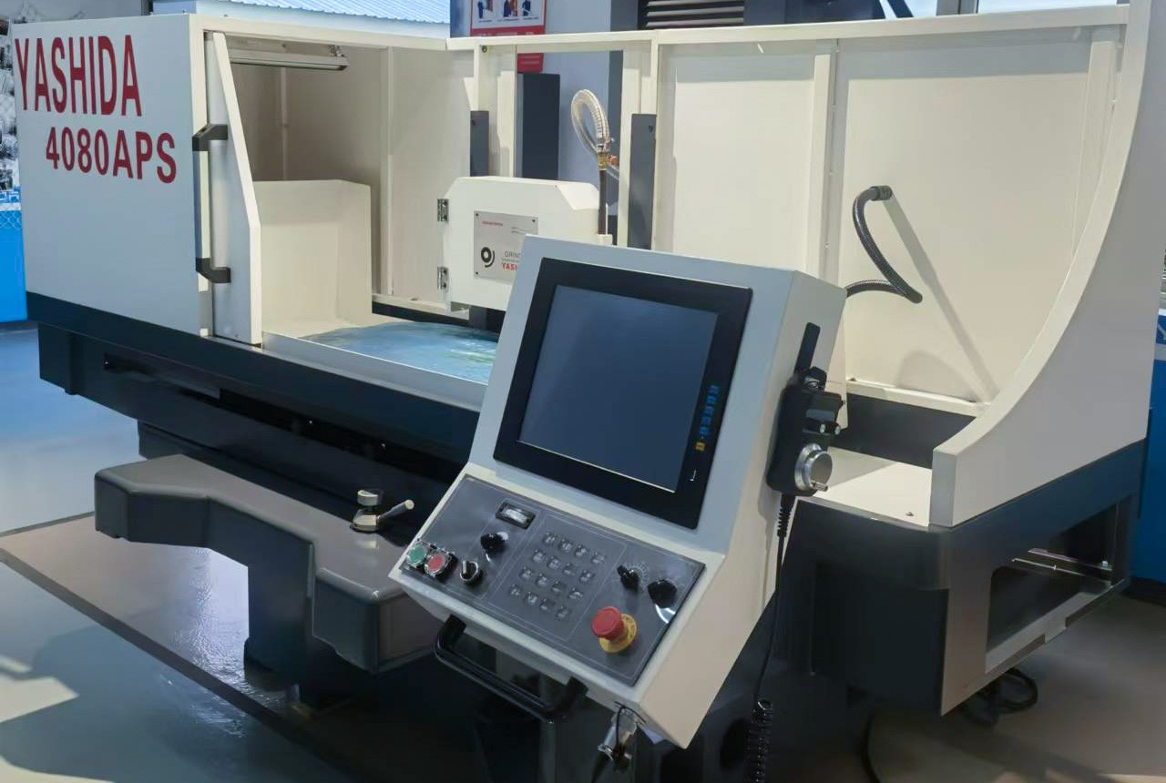 高精密數(shù)控平面磨床運行中怎么保證機體平穩(wěn)？